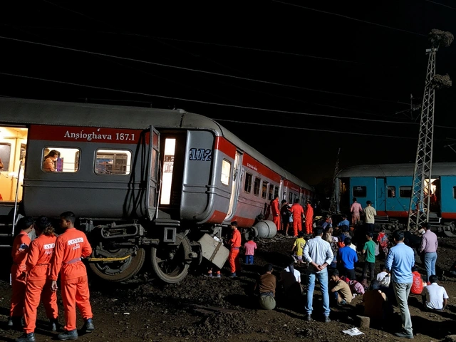 तमिलनाडु में रेल दुर्घटना: यात्री फंसे, भूख से बेहाल